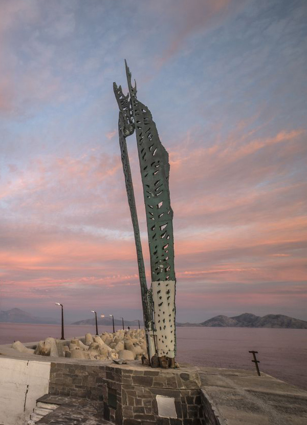 IKAROS STATUE